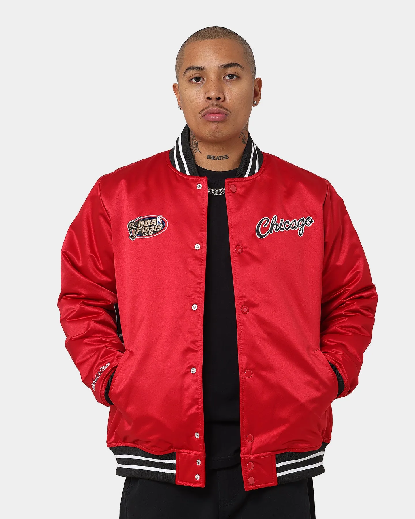 Mitchell & Ness Chicago Bulls Heavyweight Satin Jacket Scarlet